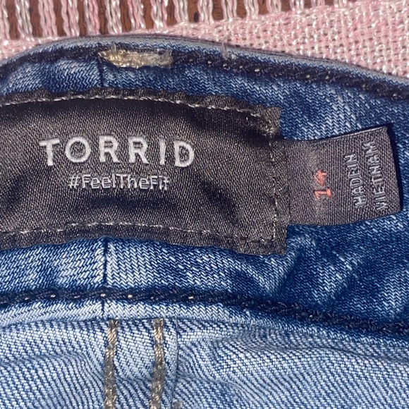 Torrid  Perfect Vintage Stretch Mid-Rise Cuffed Denim 
Shorts, 5” inseam, sz 14 - Picture 9 of 13